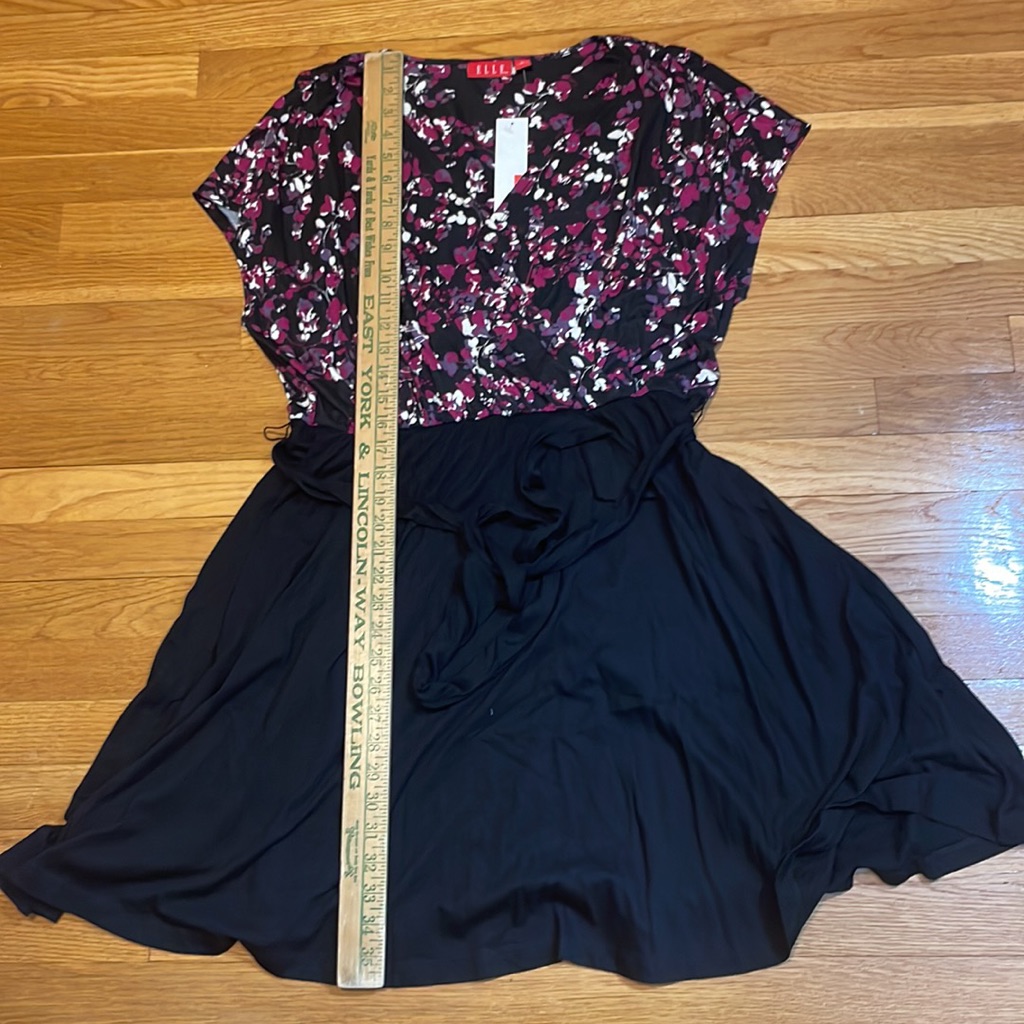 Elle Nwt Womens Xl Cap Sleeve V-Neck Dress With Belt Floral Top Black Skirt — image 8 of 8
